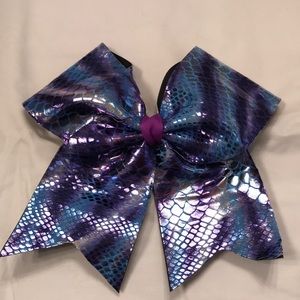 Cheer bow